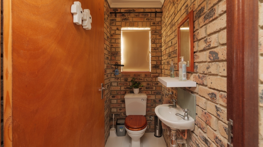 4 Bedroom Property for Sale in Oceanview Heights Western Cape